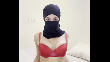Gadis Muslimah Berjilbab Menggoda Dirinya Sendiri, Mainkan Memek Dan Klitoris, Fantasi Erotis Yang Menggairahkan