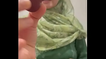 Kecantikan Tersembunyi Di Balik Hijab Yang Menggoda