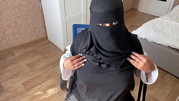 Istri Arab Membaca Cerita Seks Panas Yang Bikin Nafsu Membara