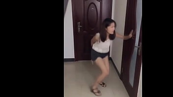 Gadis China Ngebet Pipis Sampai Gatel