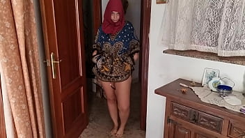 Malam Panas Dengan Gadis Berhijab Untuk Pria Bule