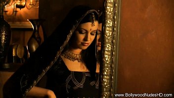 Gadis Seksi India Yang Menggoda Dan Menggila
