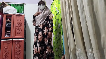 Guru Panas Mengintip Murid Lagi Asyik Ngewe Sendiri, Lalu Diajak Main Panas Berdua
