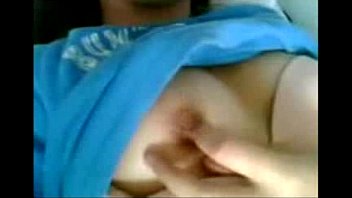 Menggoda Diri Sendiri Dengan Napsu Membara Di Ranjang