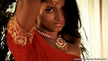 Gadis Liar Dari India Yang Menggoda