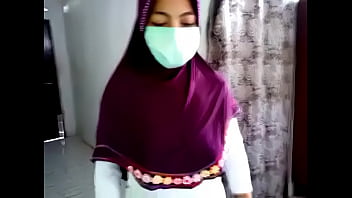 Jilbab Ketat Yang Menggoda Dan Memamerkan Lekuk Tubuh Seksi