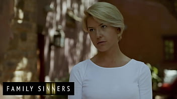 Ibu Tiri Blonde Seksi (kit Mercer) Ngentot Dan Dihisap Anak Tirinya Van Wylde – Dosa Keluarga Yang Membara