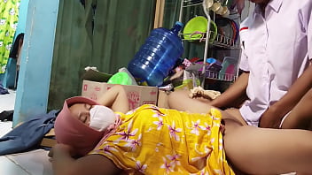 Diajak Ngentot Sama Ibu Tiriku Yang Seksi Sebelum Berangkat Sekolah