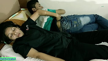 Berbagi Ranjang Dengan Kakak Tiri! Bercinta Panas Dan Menggoda Dengan Audio Hindi