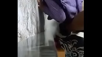 Gadis India Yang Menggoda Dengan Sari Transparan Dan Belahan Dada Yang Menggairahkan