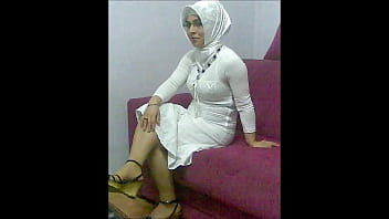 Gadis Berhijab Turki Yang Menggoda Dengan Sensualitasnya Yang Memikat