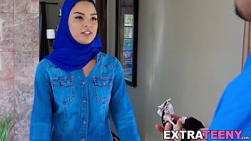 Maya Bijou Arab 18 Tahun Dihisap Dan Dihujani Sperma Tiga Arah