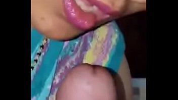 Suara Desi Panas, Istri Mengisap Kontol Suami Di Malam Yang Menggairahkan