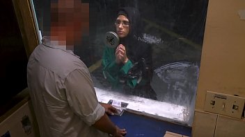 Perempuan Pengungsi Muslim Cantik Yang Butuh Pertolongan, Malah Dihamili