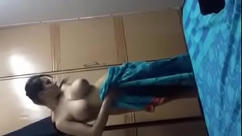 Bhabhi Baru Mandi, Tubuhnya Basah Dan Menggoda