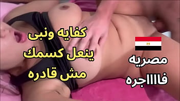 Arab Panas Berdiri Di Balkon, Jari-jariku Menggelitik Memekku Di Pagar. Aku Sangat Horni Sampai Tetanggaku Melihatku, Turun Dan Meniduriku. Aku Sudah Tak Tahan Lagi, Tak Kuasa Menahan Nafsu.