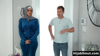 Gadis Muslimah Perawan Digerogoti Tetangga Sampai Puas