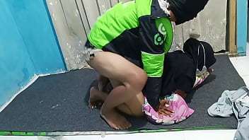 Pesan Gojek Bohongan Buat Ngentot Bareng Di Kamar