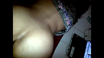Mami Indonesia Bergoyang Dengan Bokong Besar Dan Memek Basah Dihajar Kontol Gede Dari Belakang