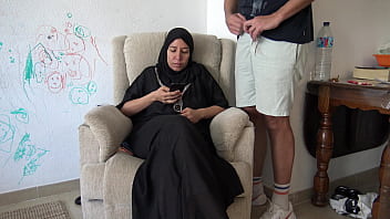 Ibu Tiri Arab Yang Seksi Diguyur Sperma Deras Oleh Anak Tirinya Yang Lagi Horny Masturbasi
