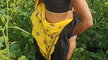 मैदान में सरसों के खेत में ममता को उसके पति ने मौका देखकर जोरदार चुदाई की, साफ हिंदी आवाज के साथ