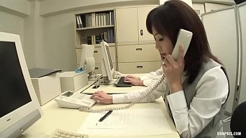 Mengisap Kontol Di Kantor Adalah Cara Yang Asyik Untuk Menghabiskan Waktu