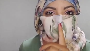 Istri Berhijab Arab Masturbasi Diam-diam Hingga Klimaks Ekstrem Dengan Niqab, Squirtan Asli Saat Suami Pergi