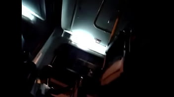 Pertama Kali Di Dalam Bus, Aku Tak Tahan Lagi (3/3)