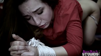 Bambi Brooks Menggoda Anak Tirinya Hingga Tak Kuasa Menahan Nafsu