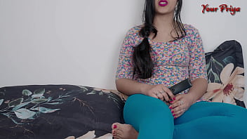 Adik Tiri Desi Tercengang Melihat Kontol Gede Yang Tegang Berdiri