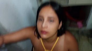 Kakak Ipar Membujukku Berlutut Untuk Menghisap Kontolnya, Menyeretku Ke Kamar Dan Menghajar Vaginaku Tanpa Ampun Dengan Batang Raksasanya Yang Keras!