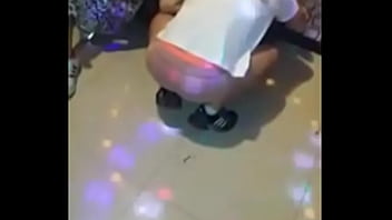 Gadis Hot Di Karaoke Buka Celana Dalam Dan Tunjukkan Kemesraan