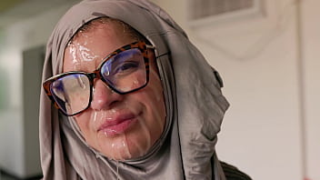 Jilbab Cosplay – Milf Amerika Dihardcore Hingga Wajahnya Penuh Sperma