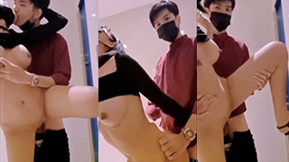 Goyangan Hot Di Toilet Kantor Bareng Teman Kerja Yang Lagi Horny