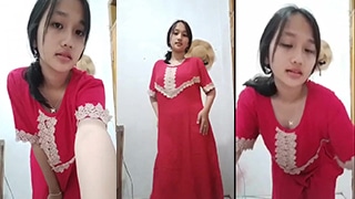 Nadia Si Budak Seksi Dengan Daster Merah Yang Menggoda Dan Membuat Nafsu Bergelora