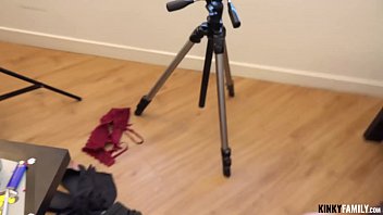 Menggoda Ayah Tiri Hingga Tak Kuasa Menahan Nafsu Di Vlog Aspen Reign