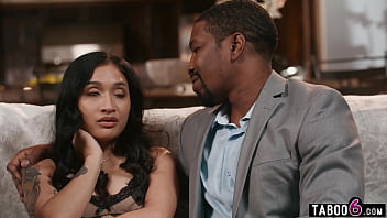 Gadis Asia Mungil Avery Black Tinggal Serumah Dan Melayani Bos Bbc Berkulit Hitam Yang Perkasa