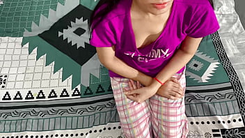 Memberi Uang Pada Adik Tiriku Dan Menembus Keperawanan Memek Sempitnya Untuk Pertama Kali