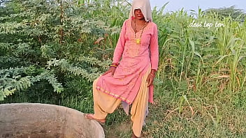 गर्म देसी सौतेली बहन अपने छोटे भाई के साथ हिंदी में गंदी-गंदी बातें करते हुए सेक्स का मजा ले रही है
