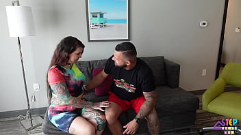 Neveah Rose Menggila Dengan Kakak Tirinya