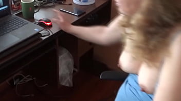Istriku Yang Latin, Ibu Matang Cantik Doyan Coli Sambil Nonton Film Porno, Orgasme Hebat Minta Kontol