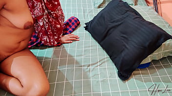 Bibi Asia Yang Seksi Menggoda Kekasihnya Untuk Bercinta Di Ranjang