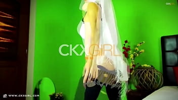 Gadis Arab Muslim Menggoda Di Webcam Dengan Legging Dan Pantyhose Yang Ketat