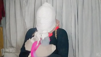 Gadis Berhijab Mengikat Diri Dengan Nafsu