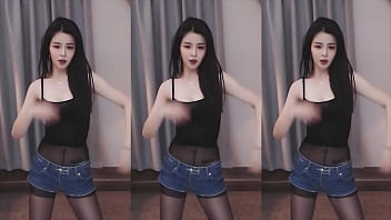 Cô Gái Trung Quốc Uốn éo Quyến Rũ Trên Tàu