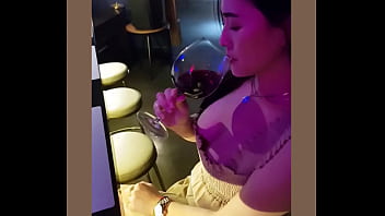 Model China Hot Setelah Syuting Langsung Digituin Sama Kru Sendiri!