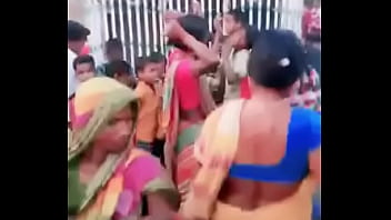 Gadis India Yang Menggoda Dengan Lekuk Tubuh Mempesona