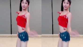 Em Gái Trung Quốc Uốn éo Trên Thang Lửa đỏ Rực Quyến Rũ