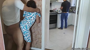 Aku Suka Kontol Besar Kekasihku Yang Lebih Gede Dari Suamiku – Kencan Panas Saat Suami Masak