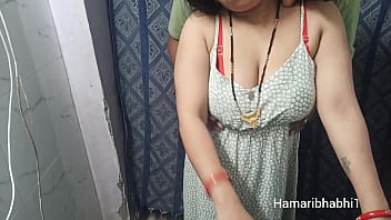Bhabhi Seksi India Berbadan Montok Dan Menggoda